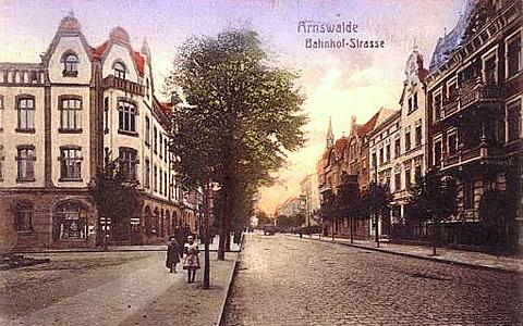 Arnswalde -- Bahnhofstra&szlig;e um 1915