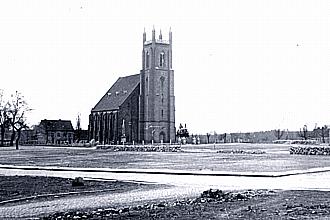 Dobiegniew -- Freie Sicht auf die Kirche um 1950