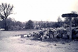 Dobiegniew -- Gestapelte H&auml;userreste um 1955