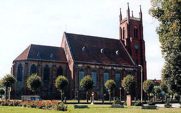 Dobiegniew -- Katholische Kirche um 2000