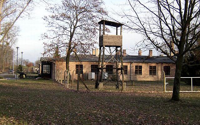 Dobiegniew -- OfLag-Museum mit h&ouml;lzernem Wachturm