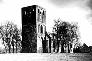 Friedeberg/Nm -- Ruine der Marienkirche 1945