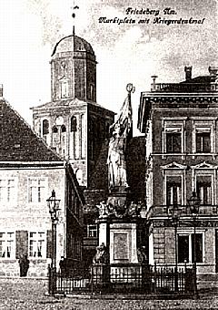 Friedeberg/Nm -- Markt mit Denkmal