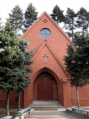 Dobiegniew -- Portal der Friedhofskapelle