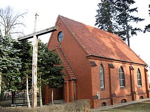 Dobiegniew -- Friedhofskapelle 2012