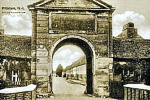 Pf&ouml;rten/Nm -- Am Tor