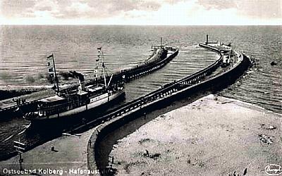 Kolberg -- Hafenausfahrt