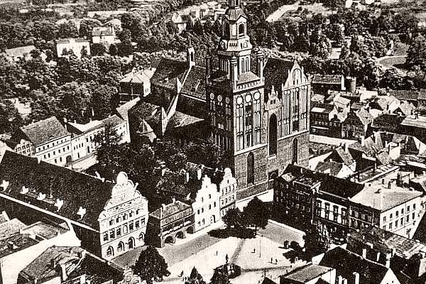 Stargard/Pm -- Marktplatz mit Kirche