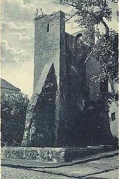 Reste der Stadtmauer mit Storchnest