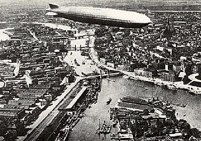 Stettin/Pm -- Zeppelin &uuml;ber der Stadt