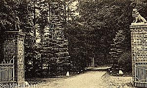 Lauchst&auml;dt -- Schlo&szlig;-Einfahrt um 1930