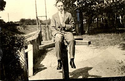 Woldenberg -- Das Drehkreuz vor der Br&uuml;cke &uuml;ber die Eisenbahn