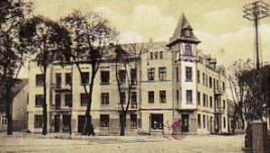 Woldenberg -- Eckhaus am Kastanienplatz um 1910