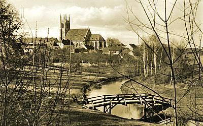 Woldenberg -- Flie&szlig;br&uuml;cke am Sch&uuml;tzenplatz