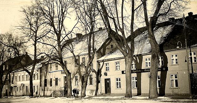 Woldenberg -- &Ouml;stliche Randbebauung am Marktplatz