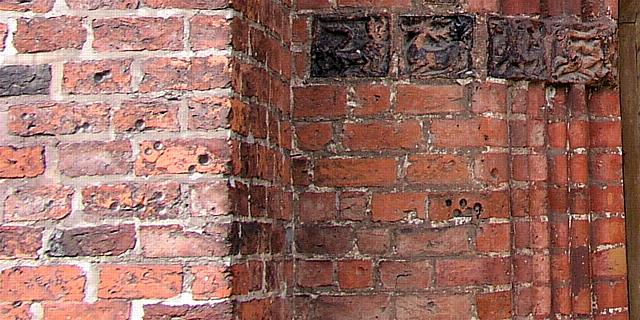 L&ouml;cher in der Woldenberger Kirche