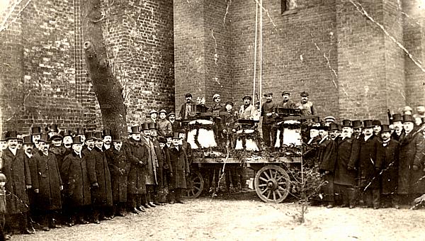 Woldenberg -- Die neuen Glocken sind angekommen