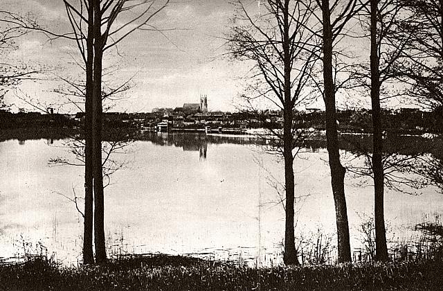 Woldenberg/Neumark -- Blick &uuml;ber den See auf die Stadt um 1930