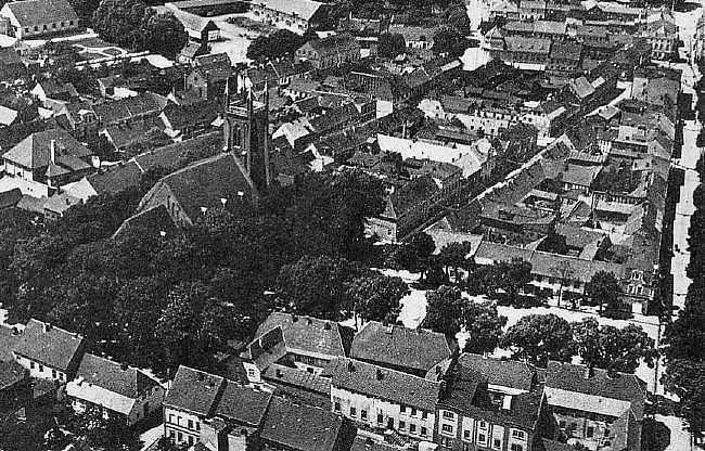 Woldenberg -- Blick auf die Altstadt mit Kirche von NO
