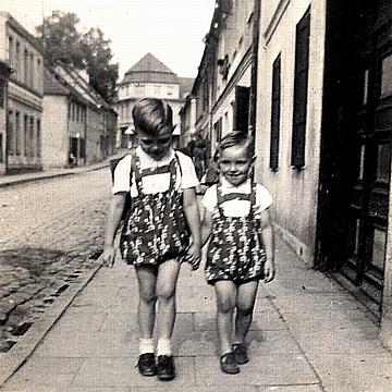 Woldenberg -- In der Schulstra&szlig;e 1943